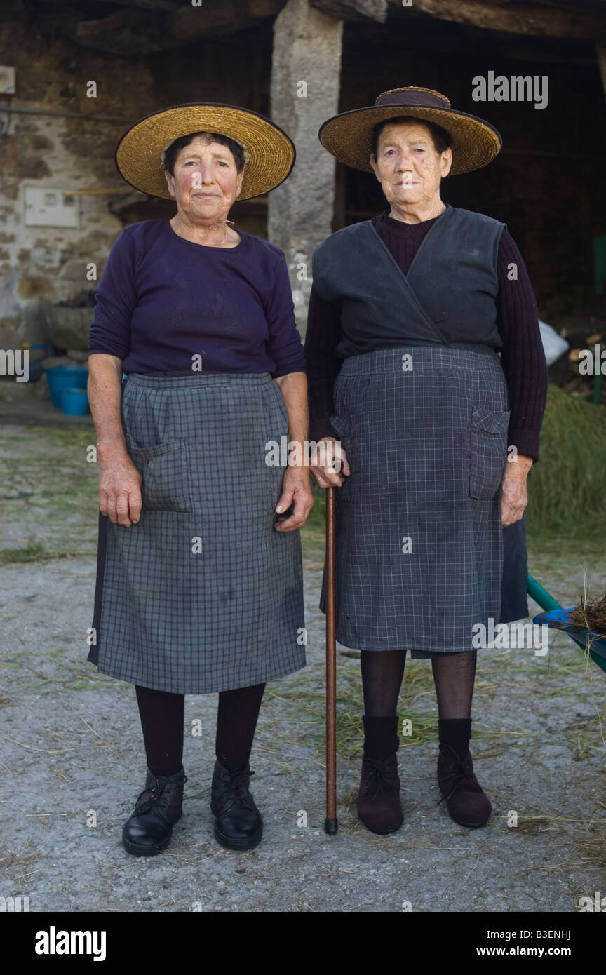 Countrywomen in Vilaserio WAY OF SAINT JAMES or CAMINO DE SANTIAGO - GALICIA region SPAIN Stock Photo