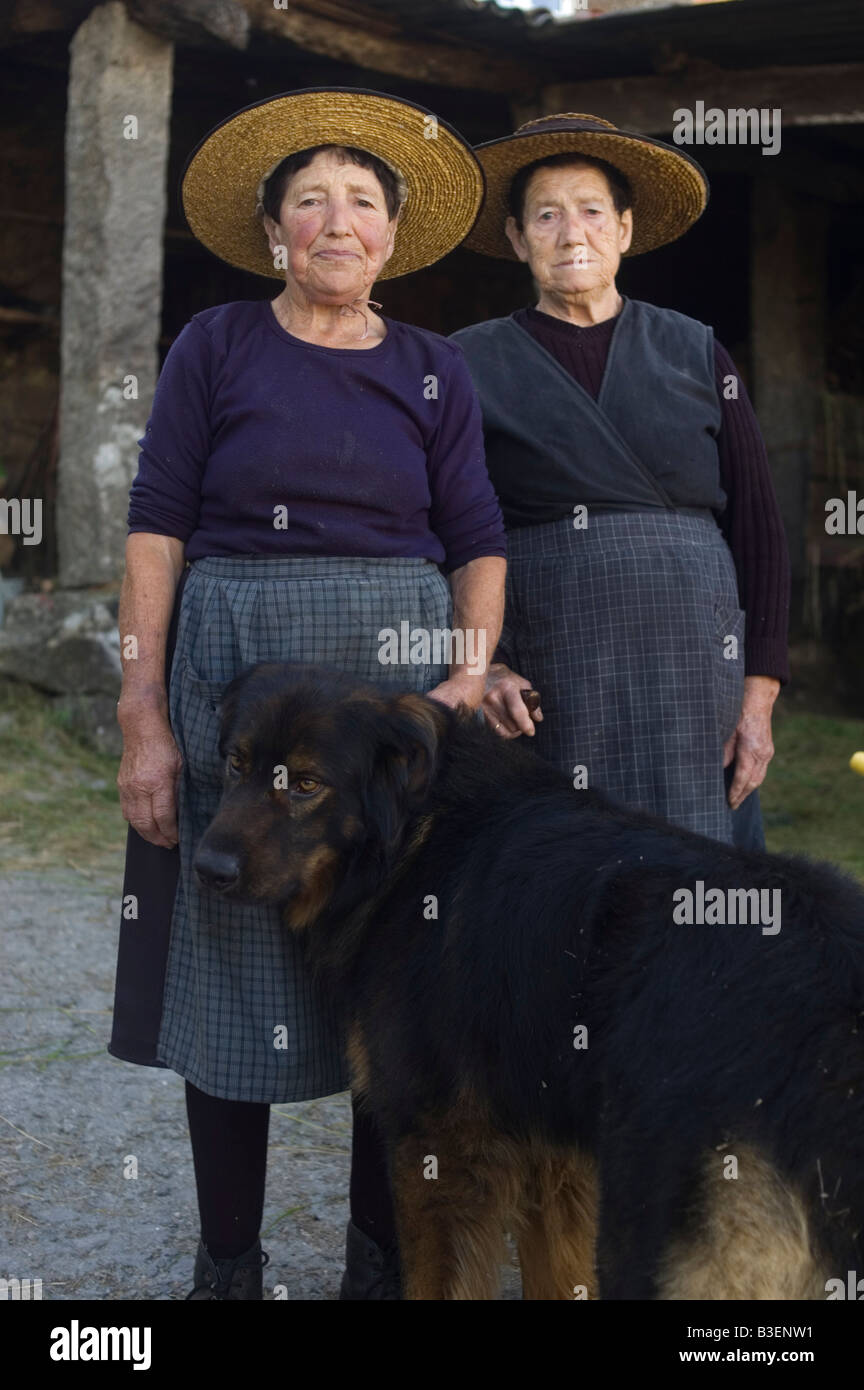 Countrywomen in Vilaserio WAY OF SAINT JAMES or CAMINO DE SANTIAGO - GALICIA region SPAIN Stock Photo