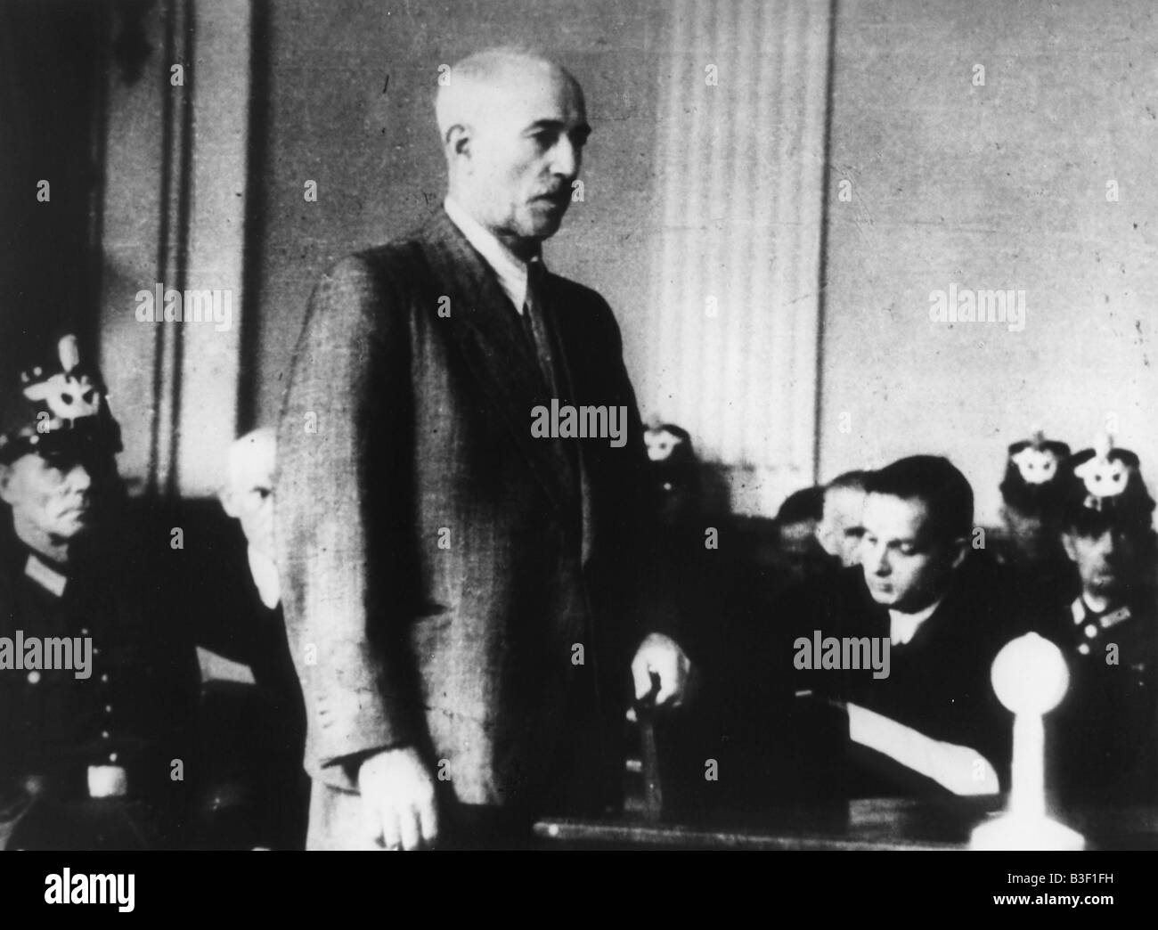 Hermann Leuschner in People's Court Stock Photo