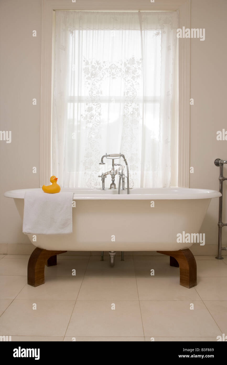 Empty bath hires stock photography and images Alamy