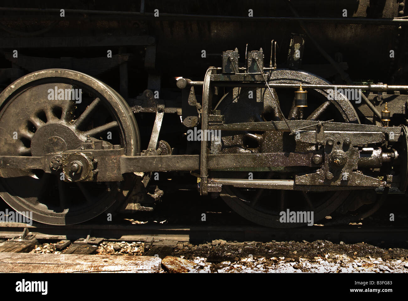 The wheels and piston rod of steam engine 643, Pennsylvania Railroad