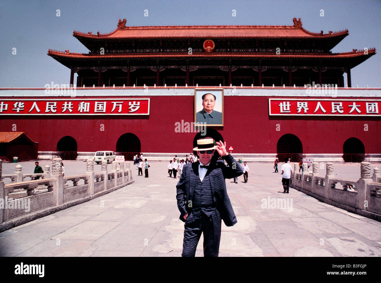 ELTON JOHN IN CHINA 1983 Stock Photo