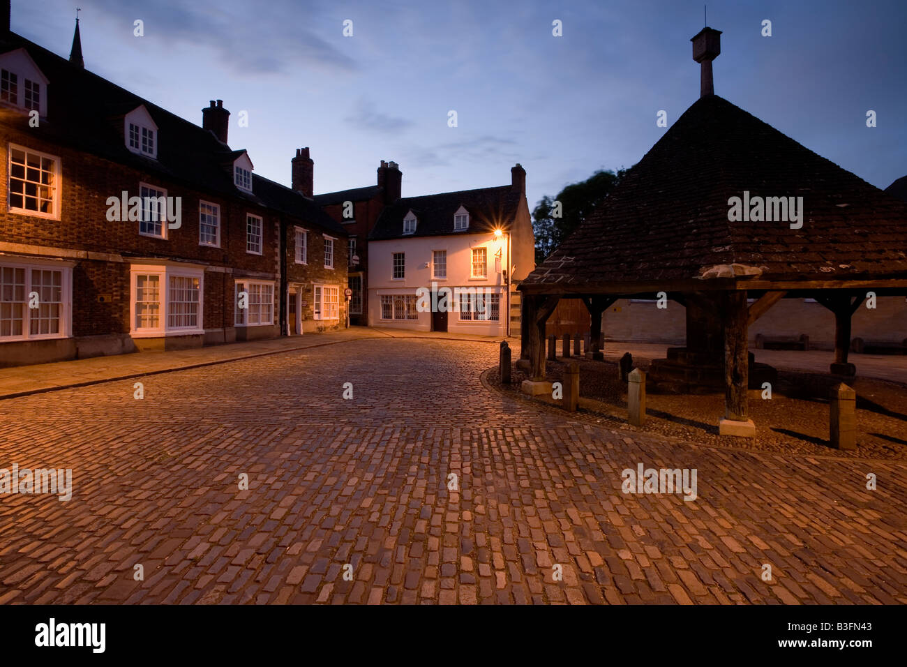 Butter Cross and stocks at Market Place Oakham at night Stock Photo