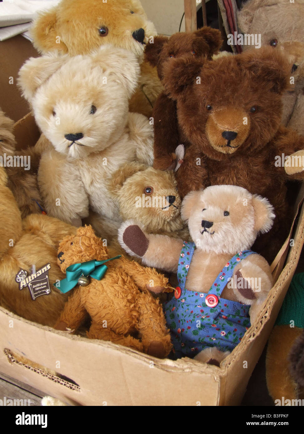 Teddy Bear Stuffing Shop: Over 1,610 Royalty-Free Licensable Stock Photos