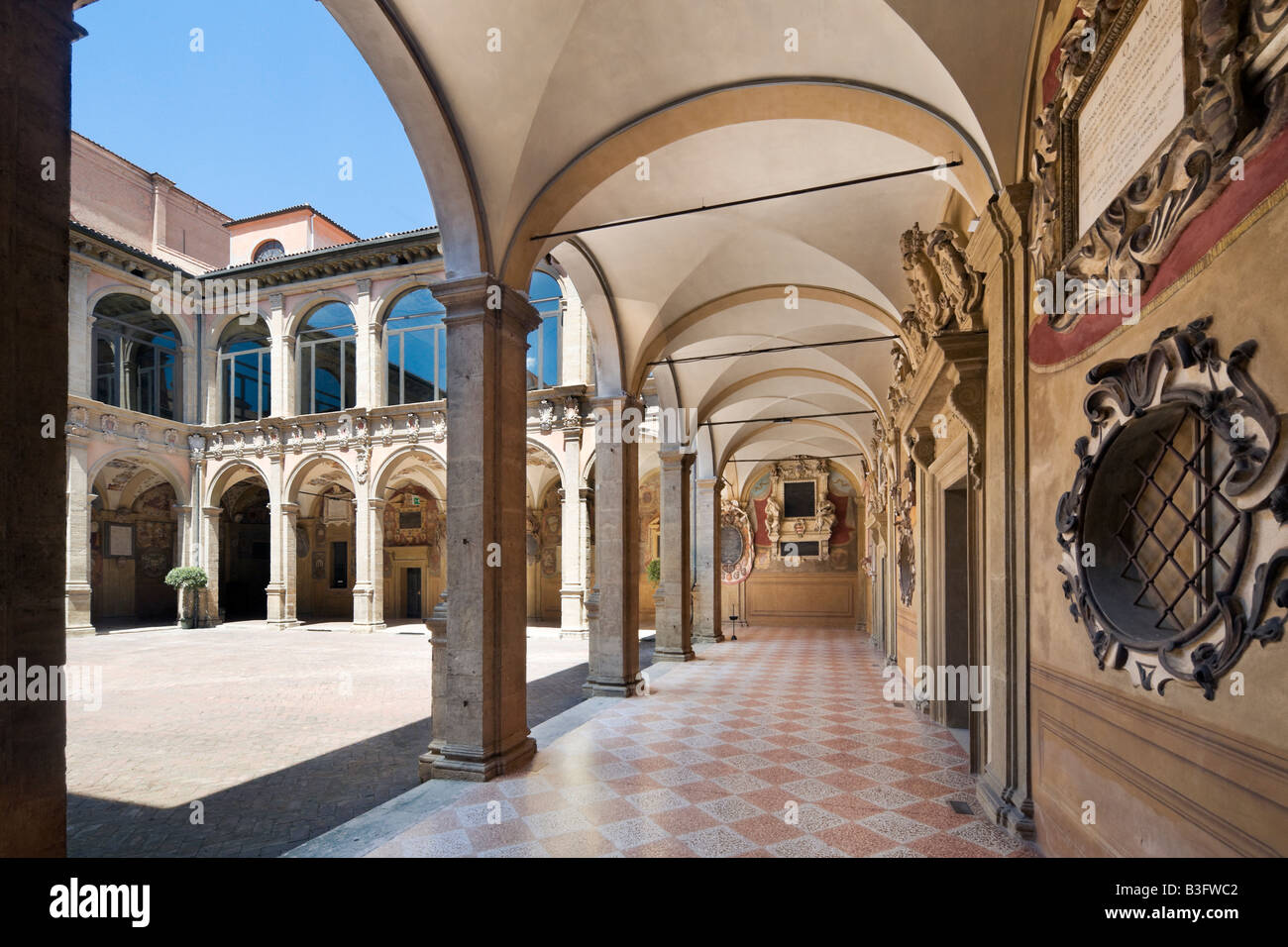 Portico and Courtyard in the Palazzo dell Archiginnasio, Piazza Galvani, Bologna, Emilia Romagna, Italy Stock Photo