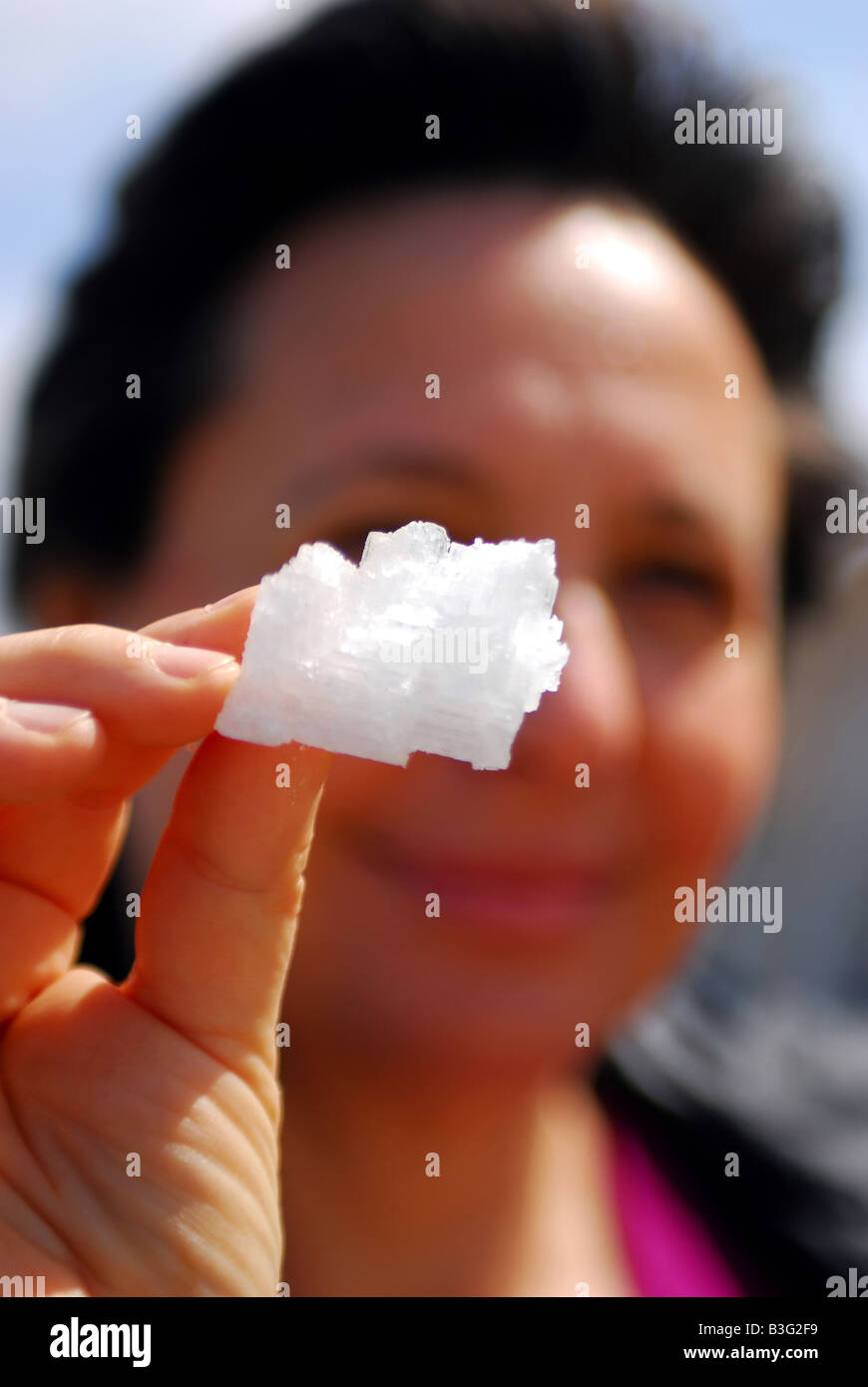 Signora Adele Occhipinti from Saline Ettore e Infersa showing a salt crystal Stock Photo