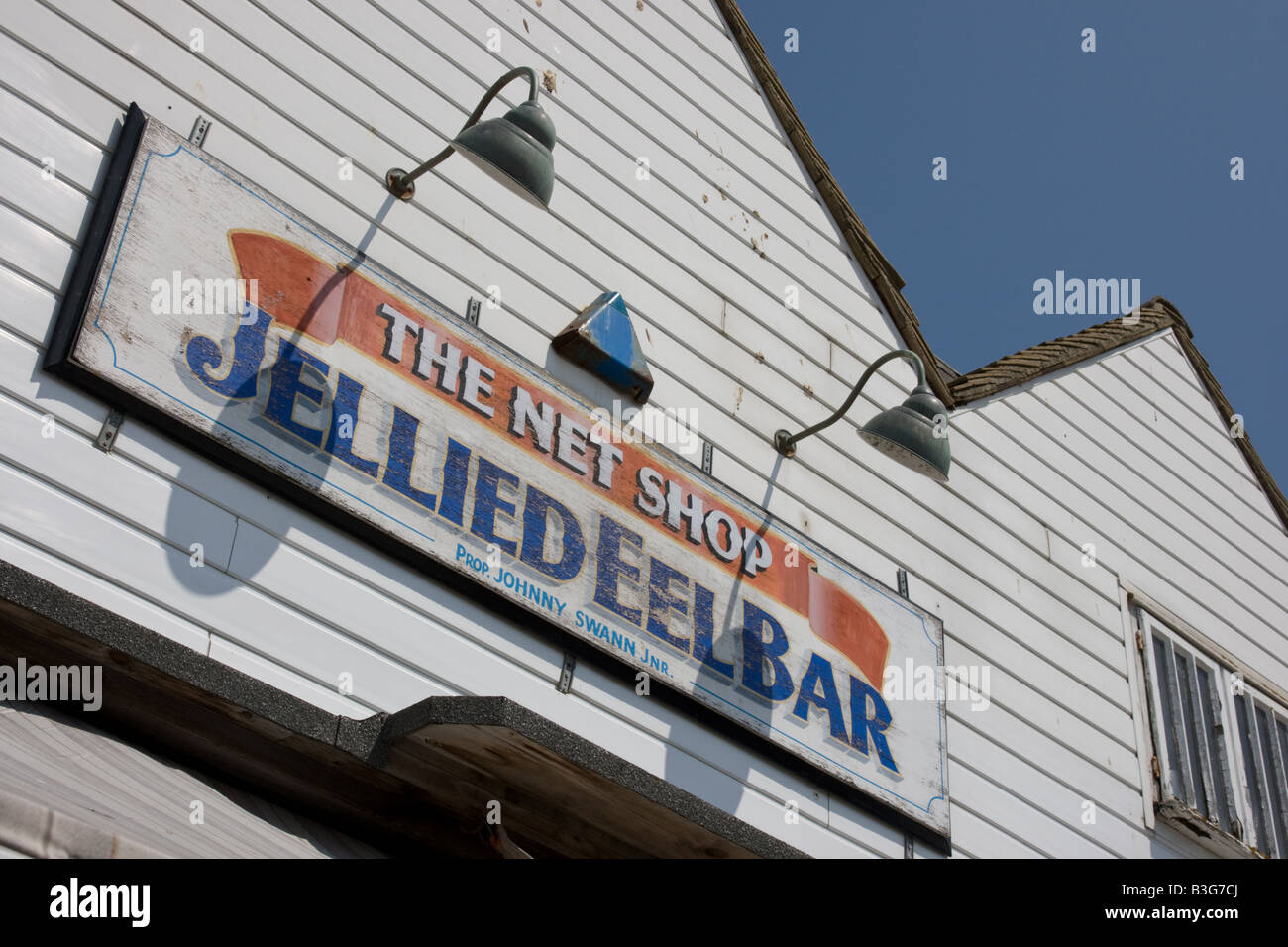 Jeelied Eel Bar sign on the side of a british seaside building Stock Photo