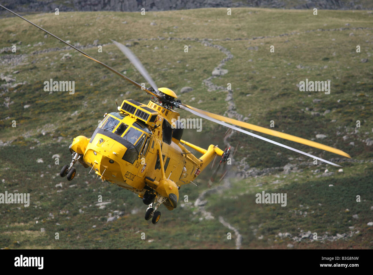 Yellow helicopter uk hi-res stock photography and images - Alamy
