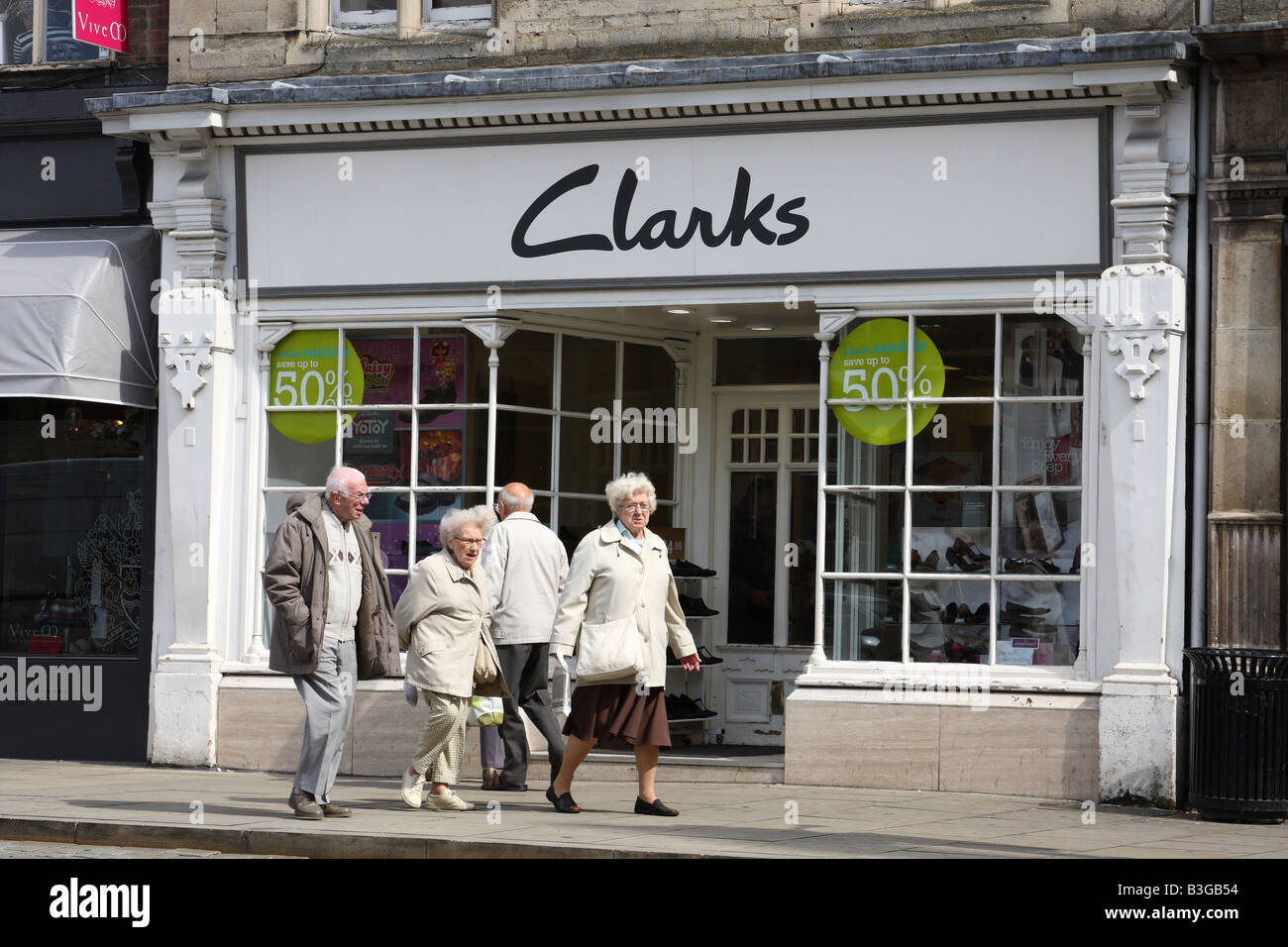 Har lært interpersonel Gå til kredsløbet Clarks Shoes retail outlet, Stamford, Lincolnshire, England, U.K Stock  Photo - Alamy