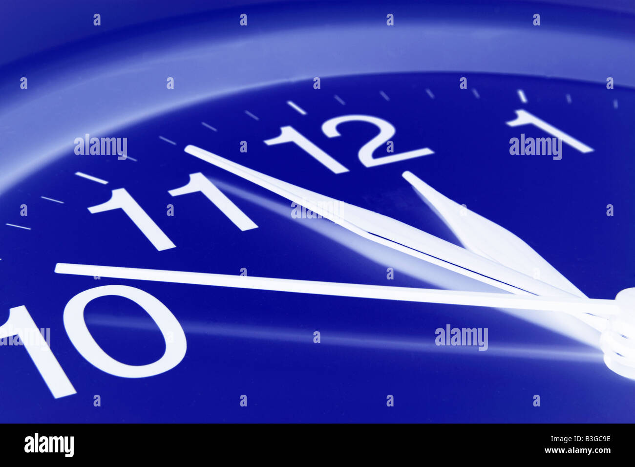 12 12 clock hi-res stock photography and images - Alamy