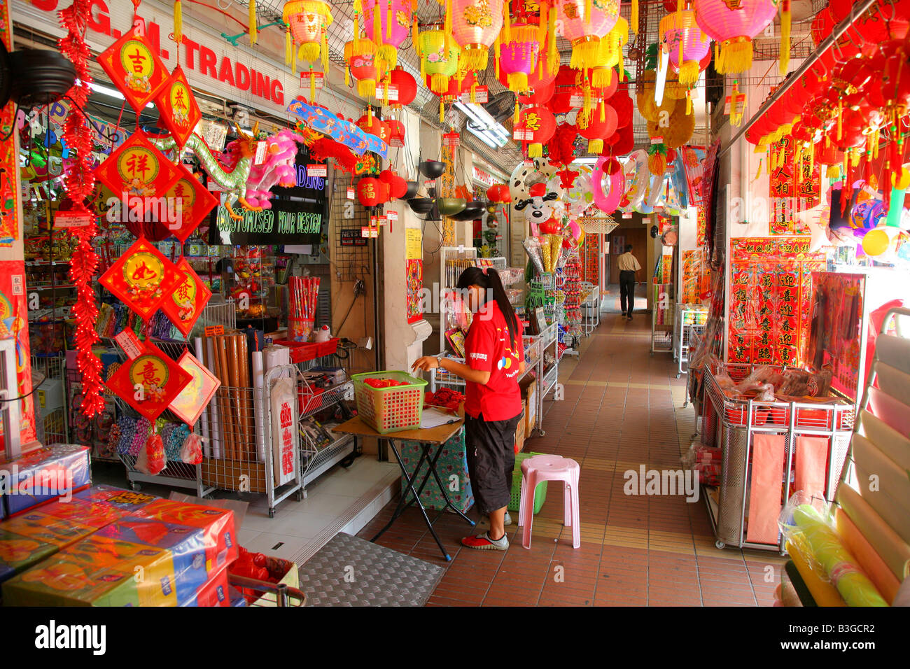 Shopping in China Town Singapore Stock Photo Alamy