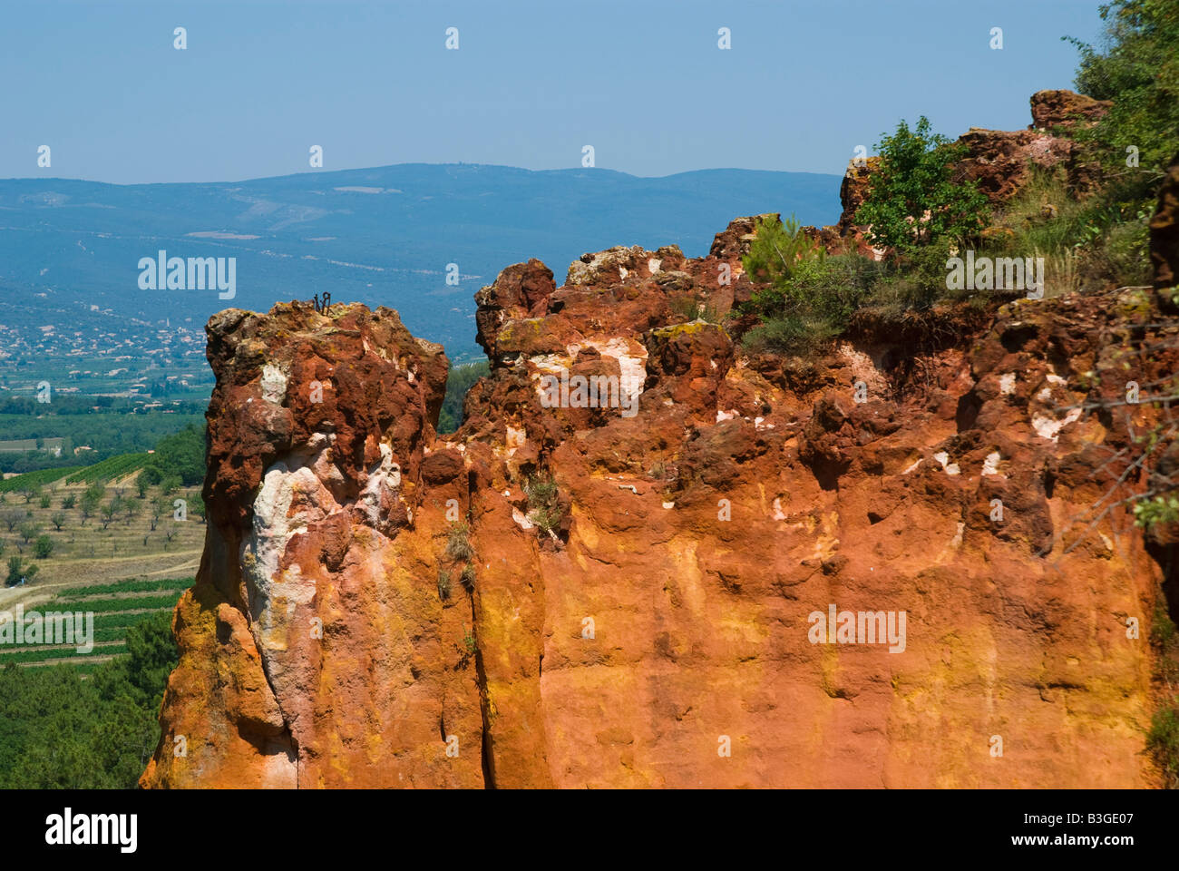 Orche Rocks Image Ochre rocks at Rousillon, Provence Stock Photo - Alamy