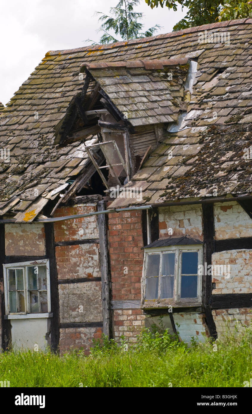 Derelict black and white timber framed cottage on roadside in Herefordshire Stock Photo