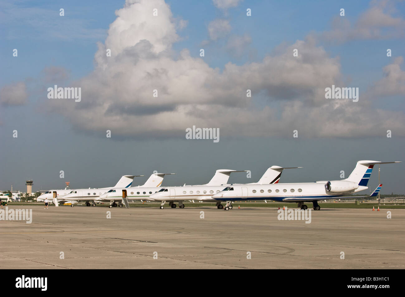 small jet aircraft on tarmac at airport private planes Stock Photo - Alamy