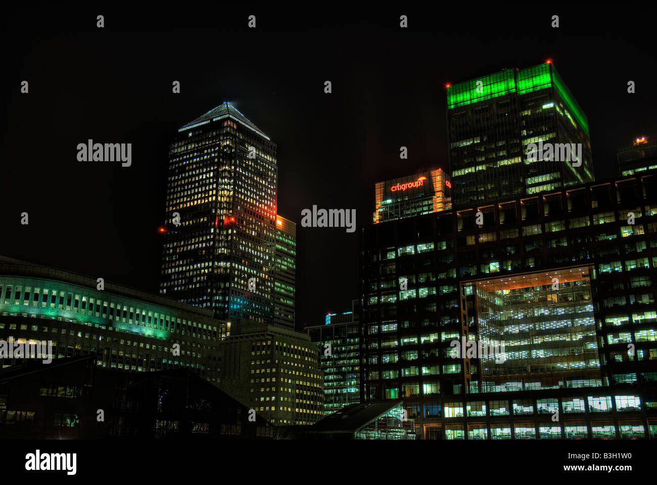 Canary wharf skyline night time hi-res stock photography and images - Alamy