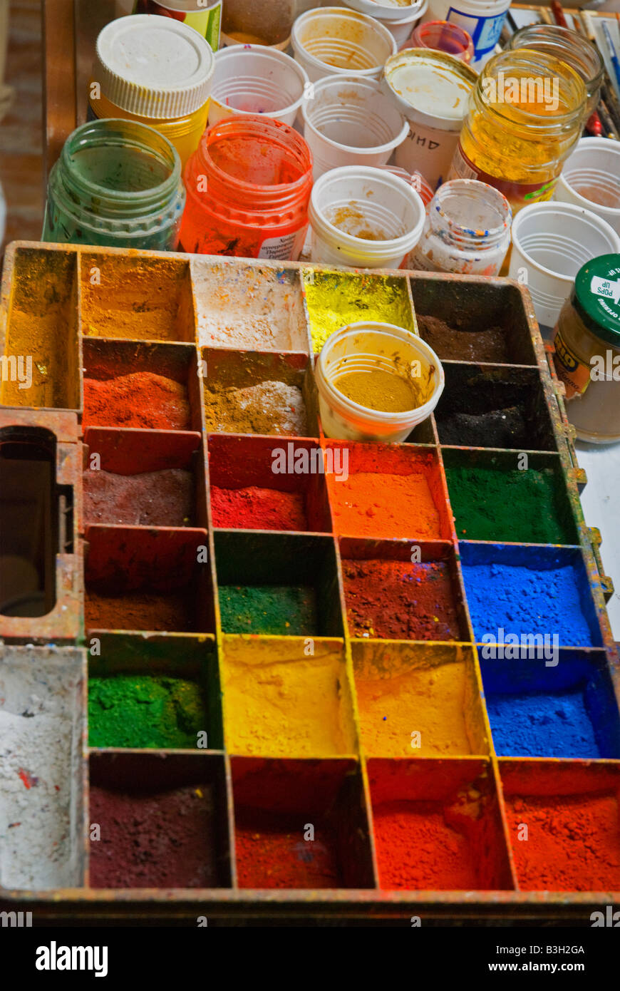 Box of pigments hi-res stock photography and images - Alamy