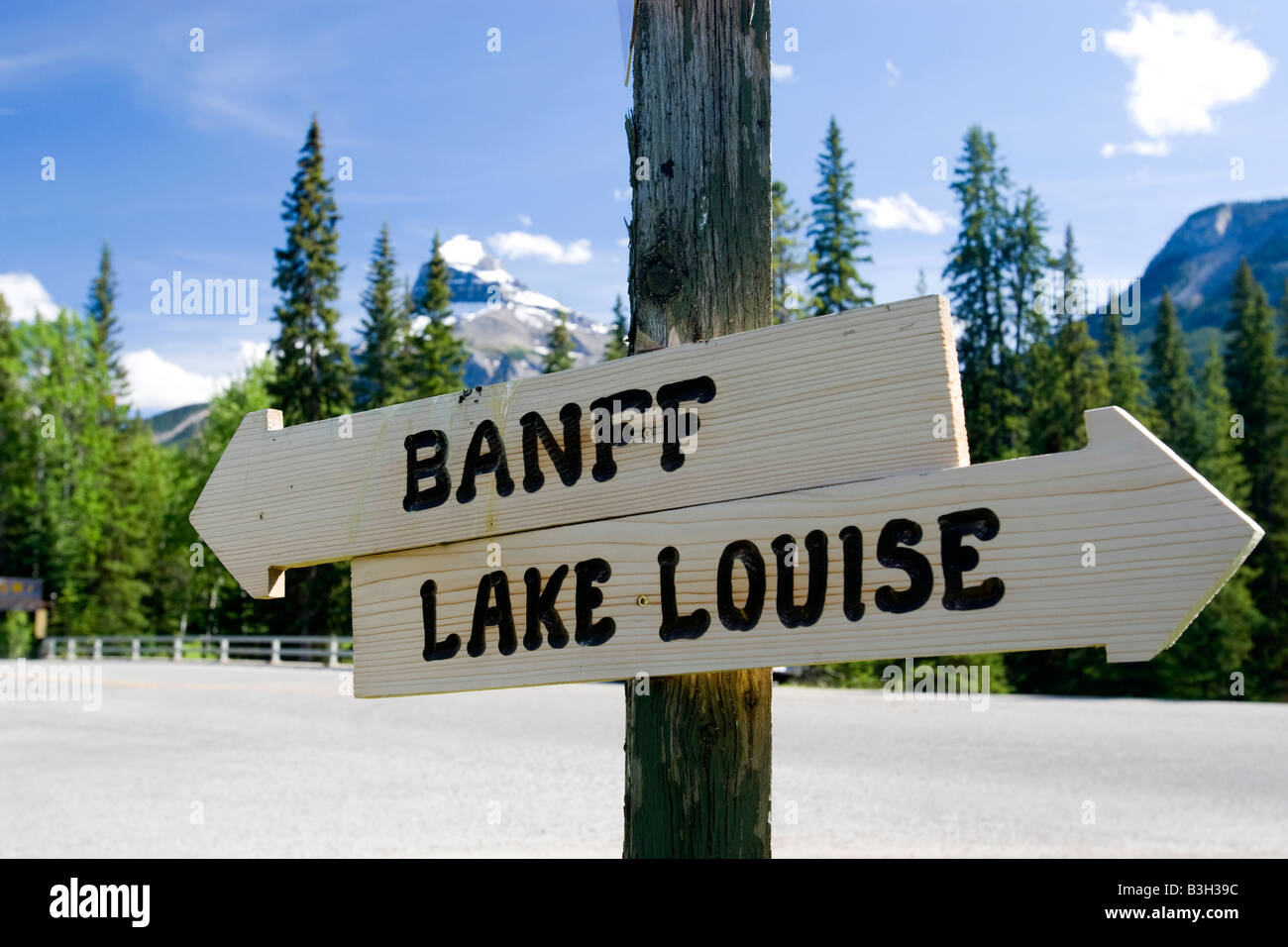 Signs for Banff and lake Louise Stock Photo