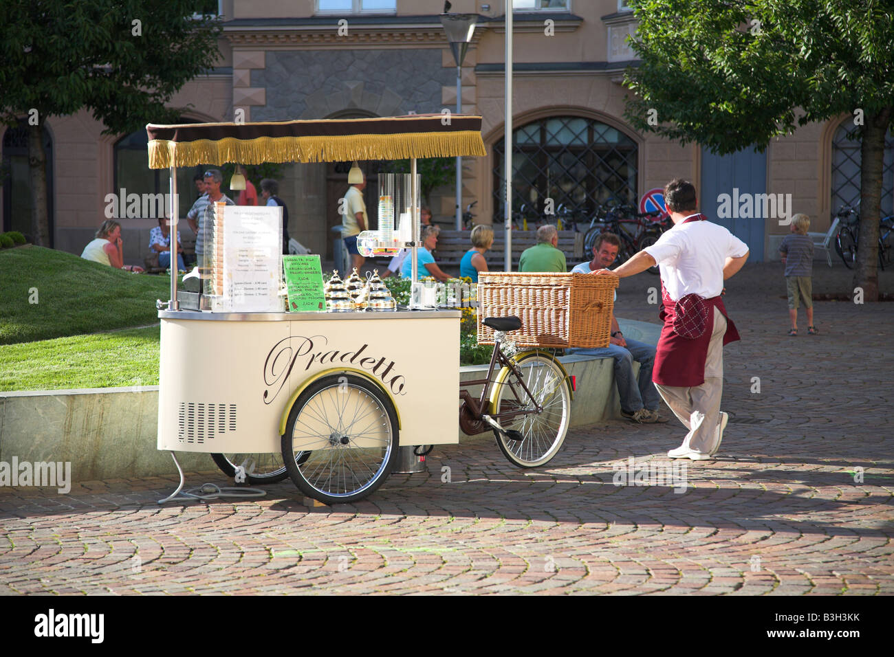 Ice Cream Vendor Stock Photo Alamy