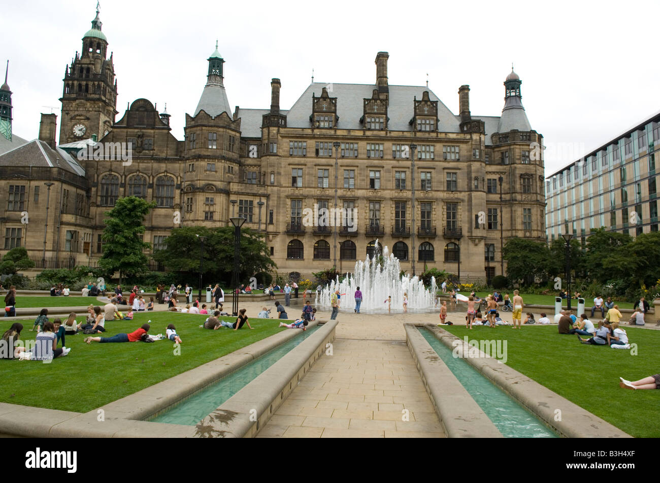 Water fountain in Sheffield city centre Stock Photo Alamy