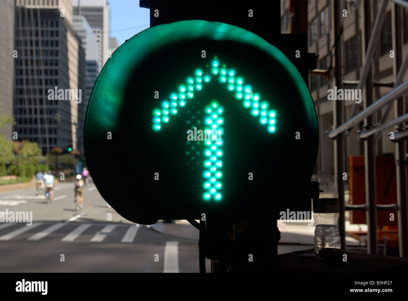 Traffic light green arrow hi-res stock photography and images - Alamy