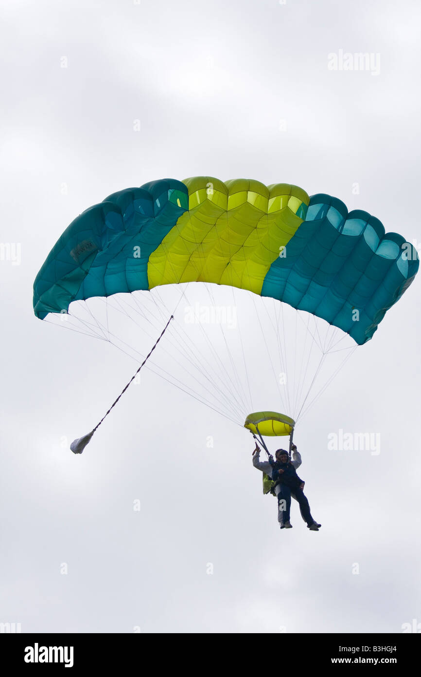 tandem parachute jump Stock Photo Alamy