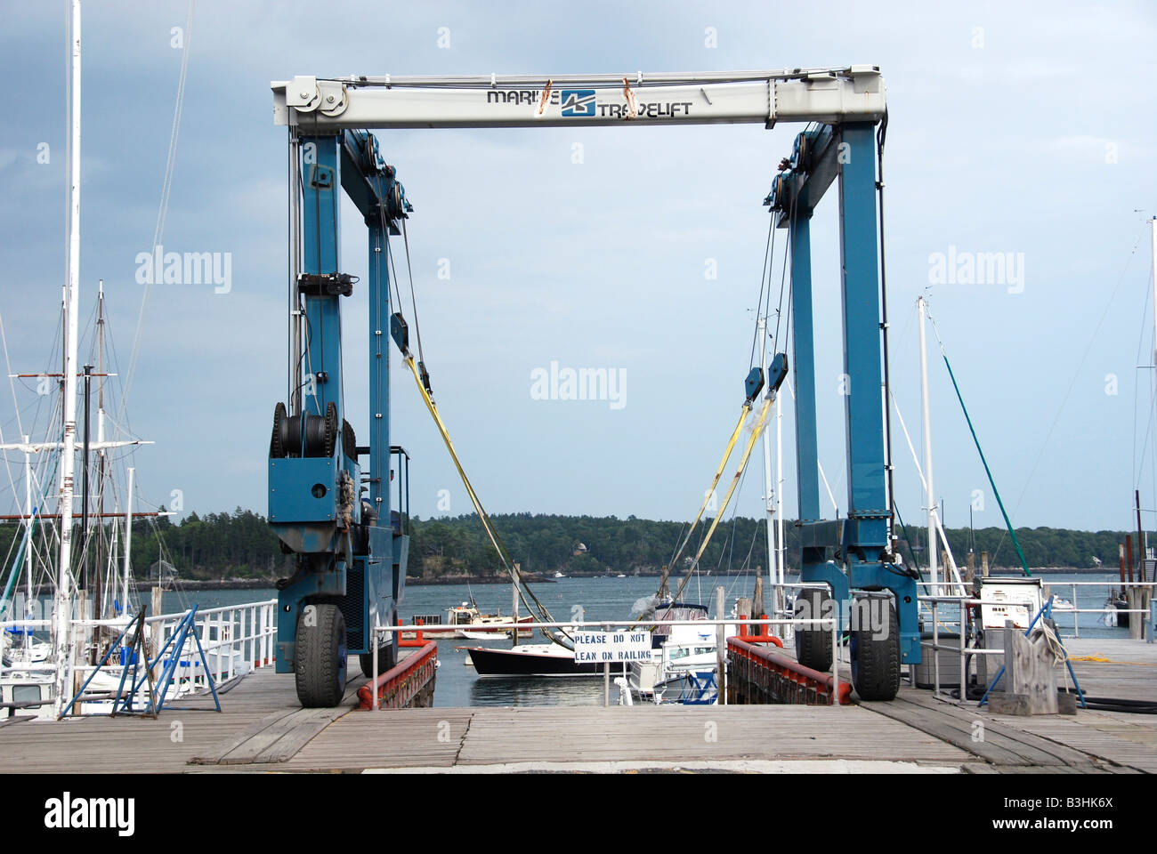 Boatyard lift hi-res stock photography and images - Alamy