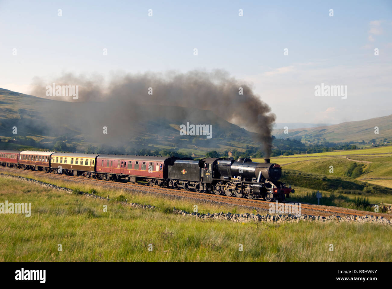 8F 48181 at Wild Boar Fell, AisGill on the Settle and Carlisle Railway with 'The Dalesman' charter train Stock Photo