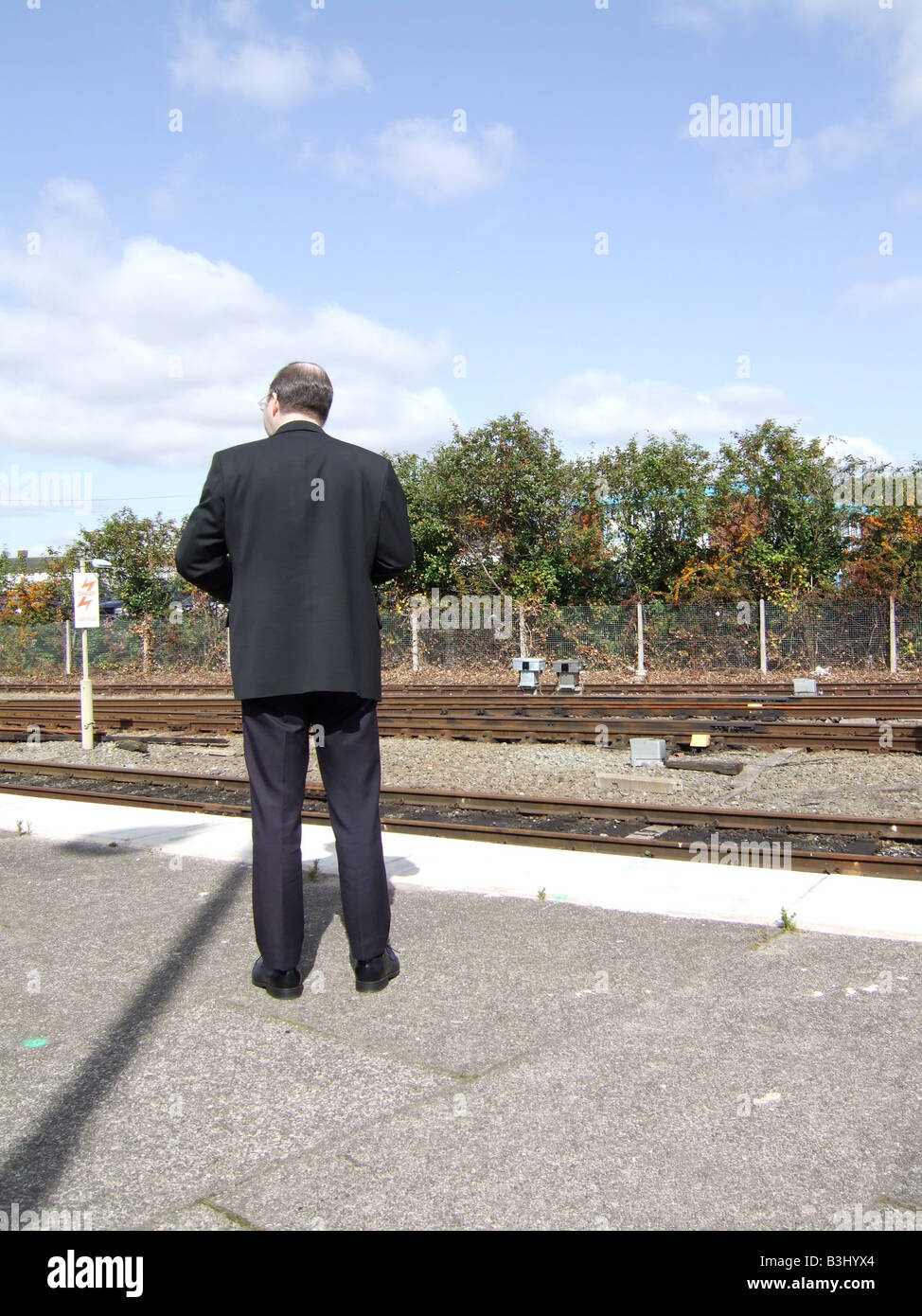 one man waiting for train on platform station in uk Stock Photo - Alamy