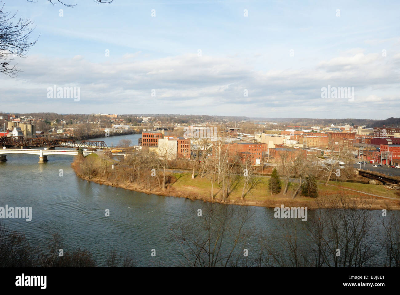 Late fall view of Zanesville Ohio and the Muskingum River Stock Photo ...