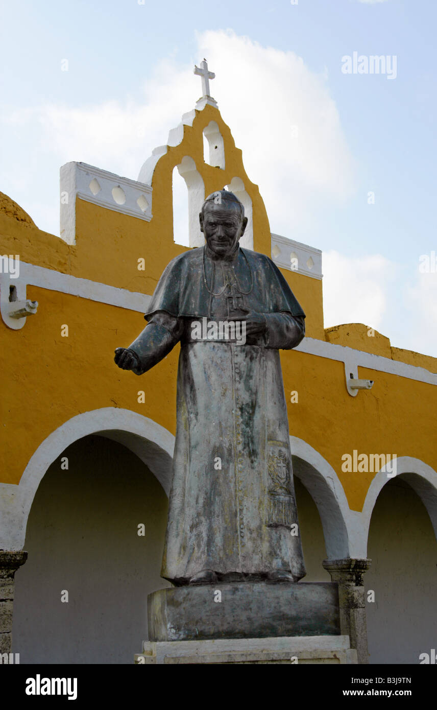 Statue of Pope John Paul II, San Antonio de Padua Convent (St Anthony of Padua Convent), Izamal, Yucatan Peninsular, Mexico Stock Photo