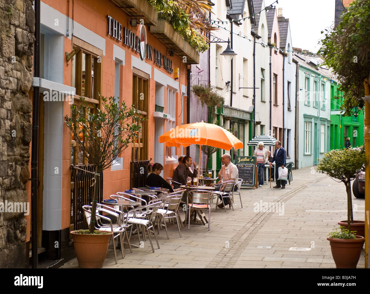 Hole in the wall pub caernarfon north wales twll yn wal stock photo alamy