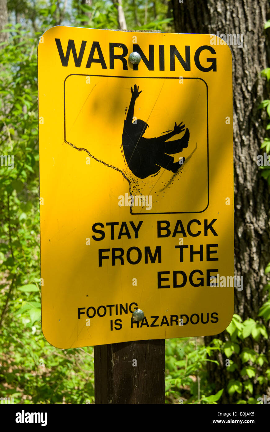 Stay Back From The Edge warning sign on a hiking trail behind the Tyler Bend Visitors Center on the Buffalo National River Stock Photo