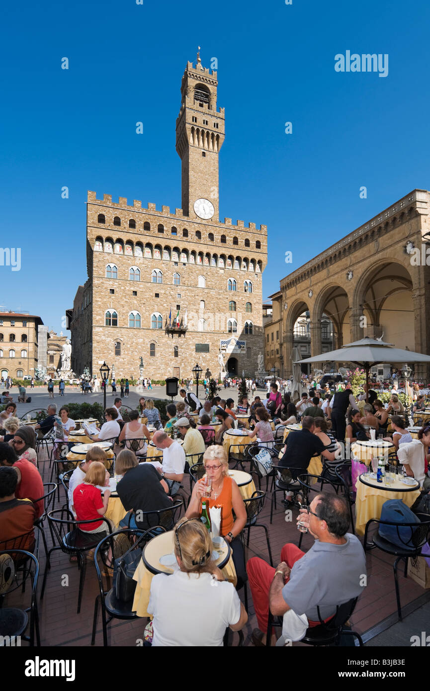 Cafe Bar in front of the Palazzo Vecchio in the Piazza della Signoria, Florence, Tuscany, Italy Stock Photo