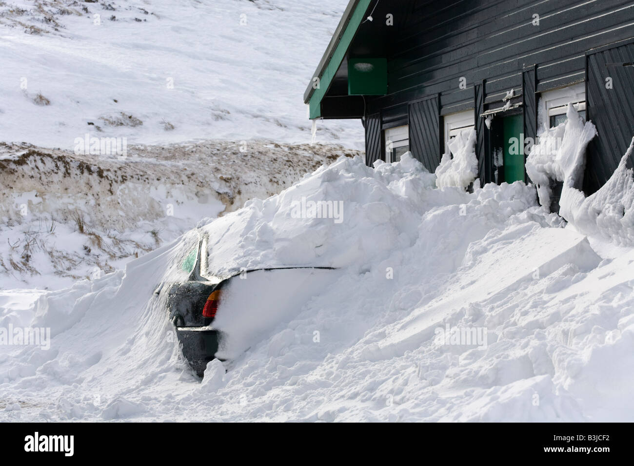 Car buried in a snowdrift at Glenshee Ski Centre, Cairnwell, south of Braemar, Aberdeenshire, Scotland Stock Photo