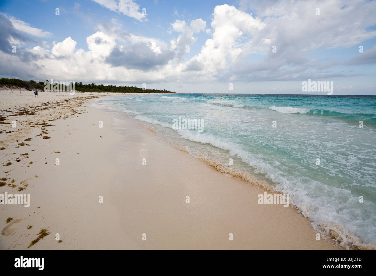 Long empty sandy beach hi-res stock photography and images - Alamy