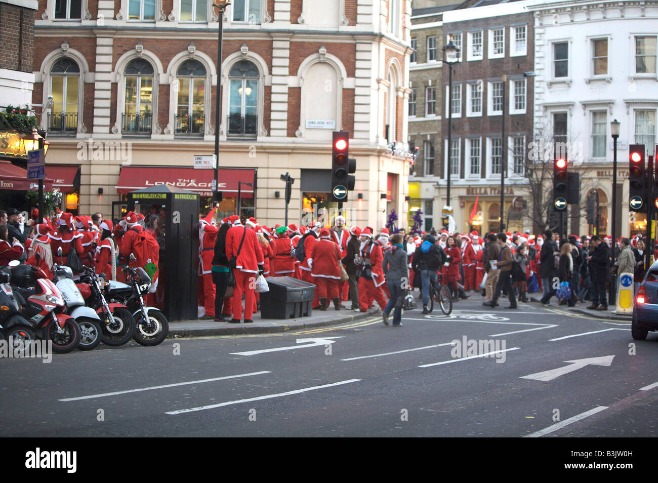 father christmas in london's covent garden Stock Photo Alamy