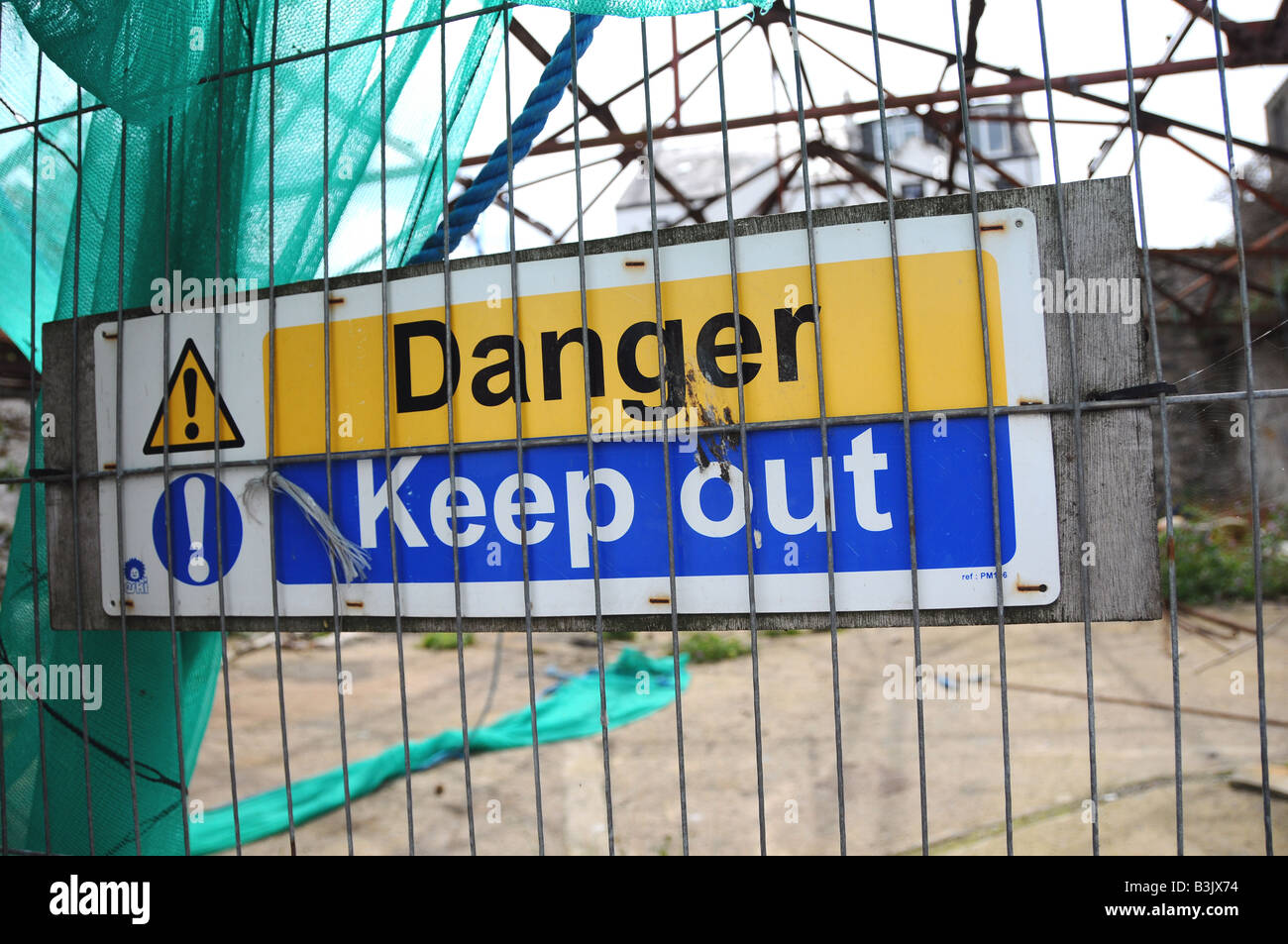 Demolition sign hi-res stock photography and images - Alamy