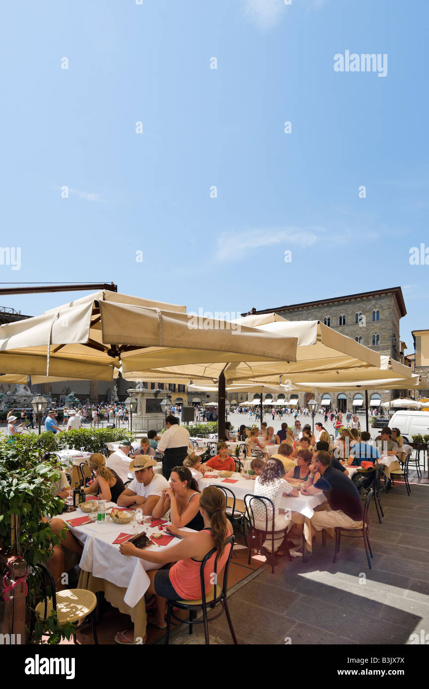 Restaurant in front of the Palazzo Vecchio in the Piazza della Signoria, Florence, Tuscany, Italy Stock Photo