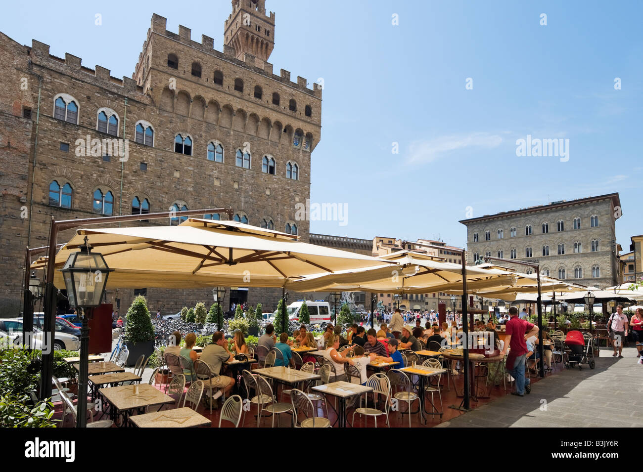 Restaurant in front of the Palazzo Vecchio in the Piazza della Signoria, Florence, Tuscany, Italy Stock Photo