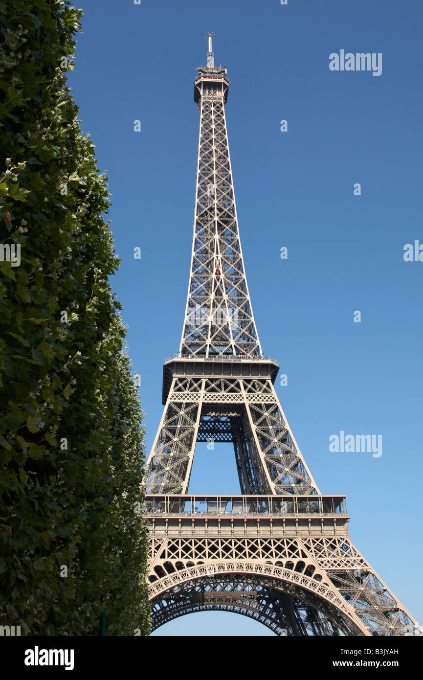 The Eiffel Tower viewed from Parc du Champs de Mars, Paris Stock Photo ...