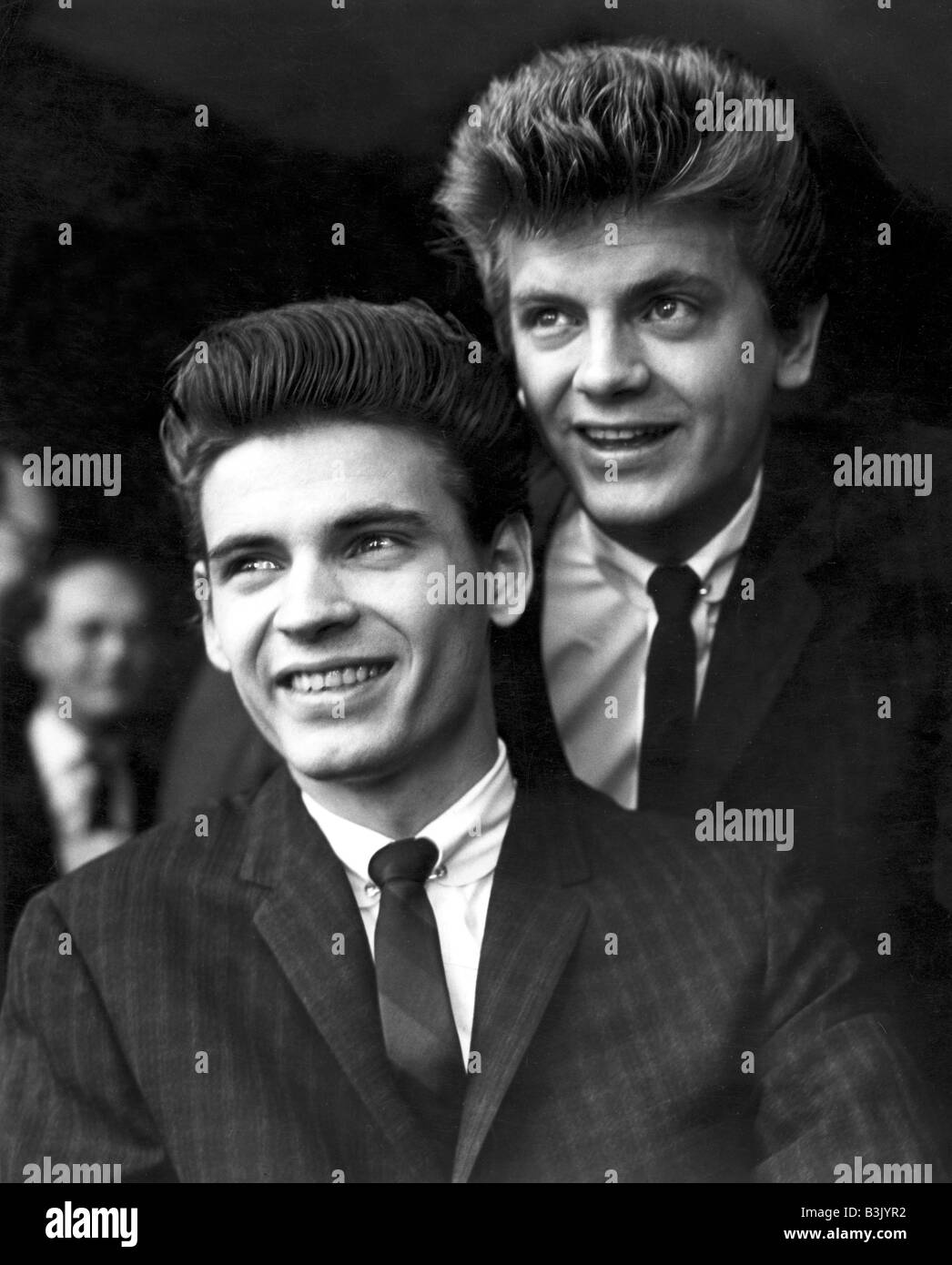 EVERLY BROTHERS  US pop duo with Don at left and Phil Stock Photo