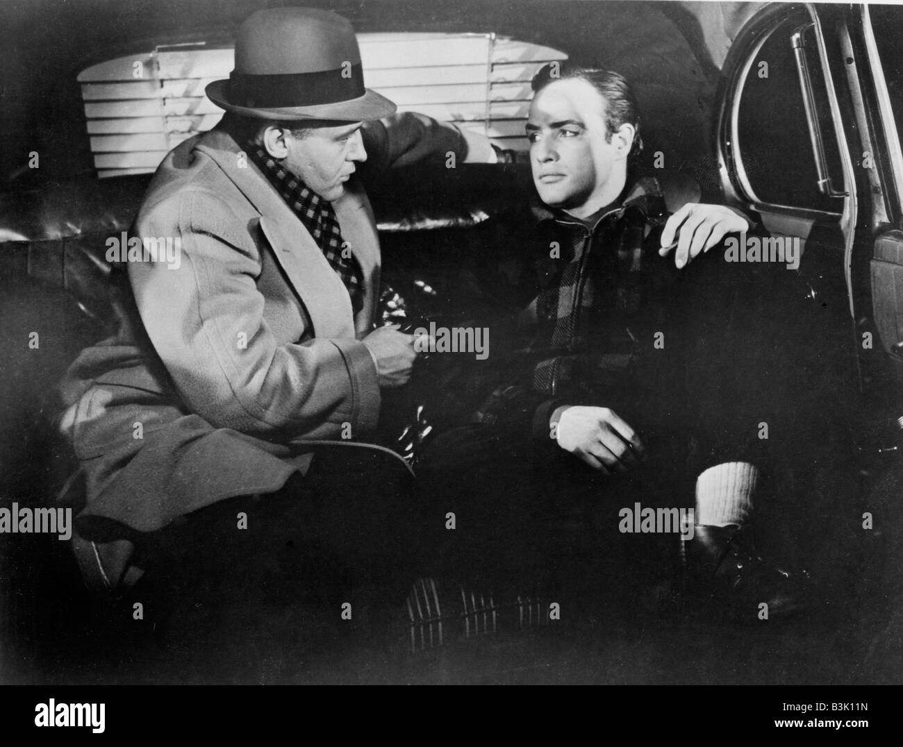 ON THE WATERFRONT 1954 Columbia film with Rod Steiger at left and Marlon Brando directed by Elia Kazan Stock Photo