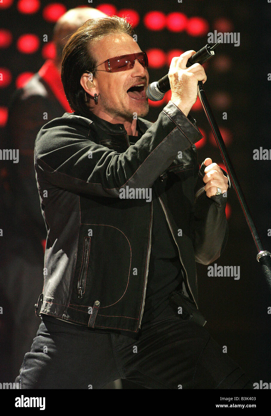 U2 bono with guitar hi-res stock photography and images - Alamy