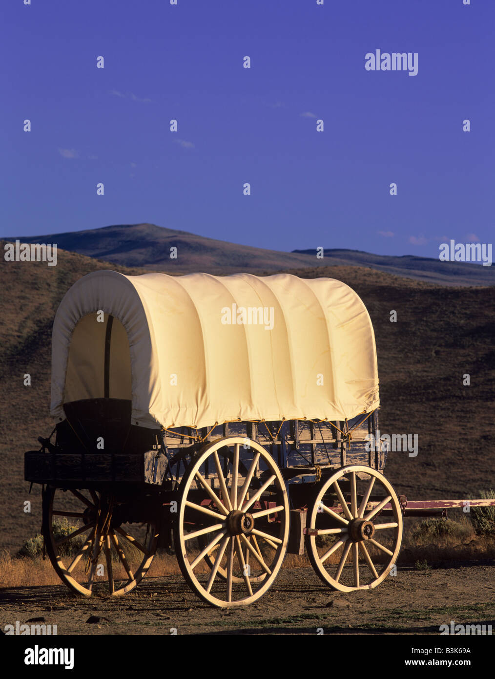 Oregon trail wagon hires stock photography and images Alamy