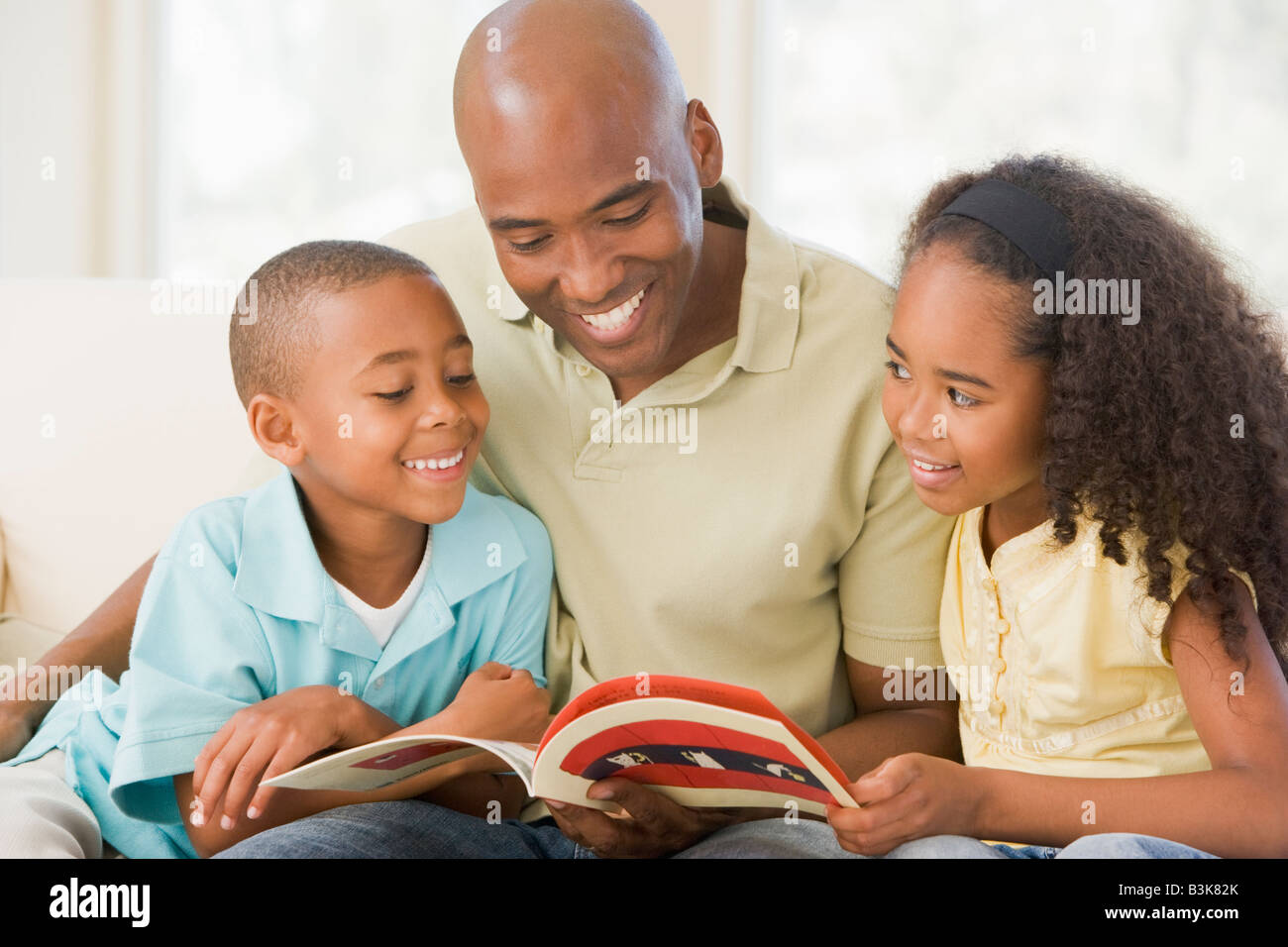 Children and reading hi-res stock photography and images - Alamy