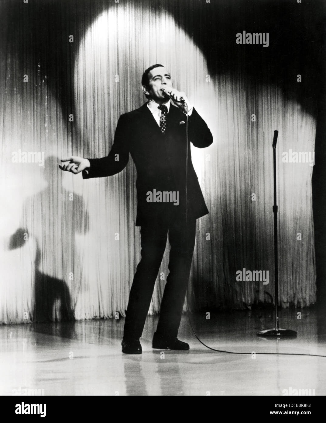 TONY BENNETT US Singer About 1967 Stock Photo - Alamy