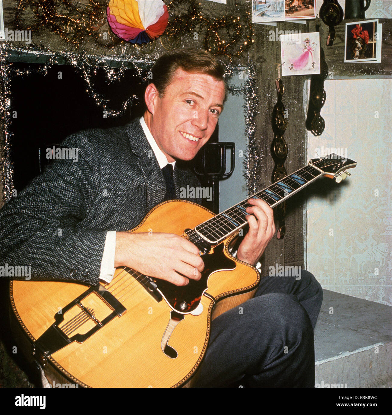 Val doonican 1968 hi-res stock photography and images - Alamy