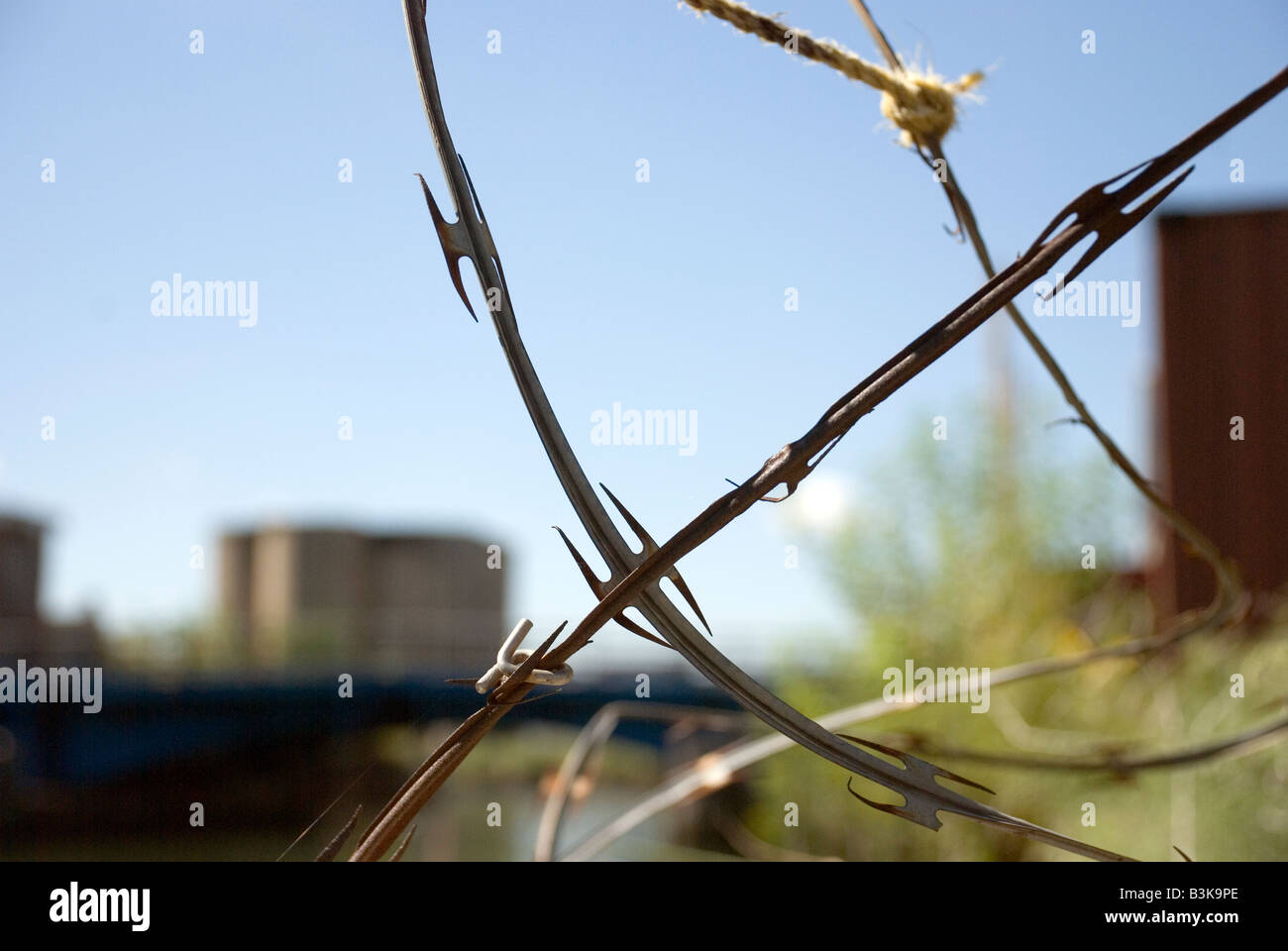 Razor wire cut out hires stock photography and images Alamy