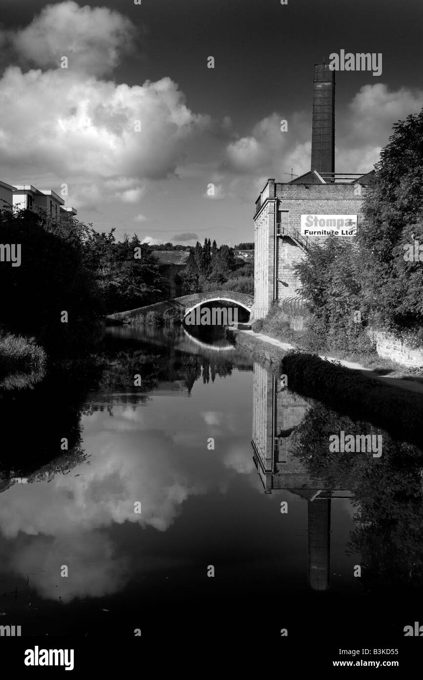 Canals west yorkshire Black and White Stock Photos & Images - Alamy