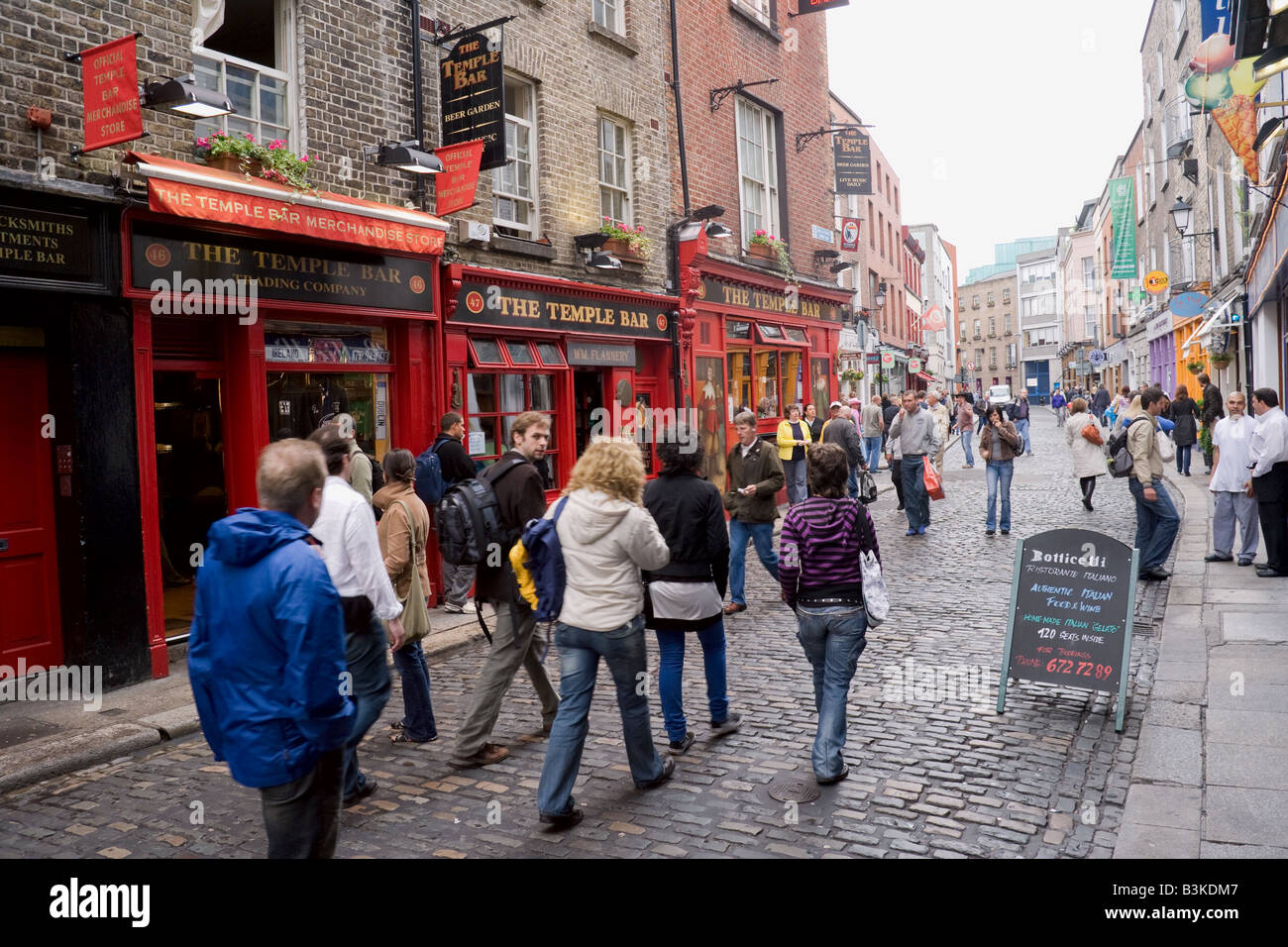 The Temple Bar pub in Dublin's Temple Bar district Stock Photo Alamy